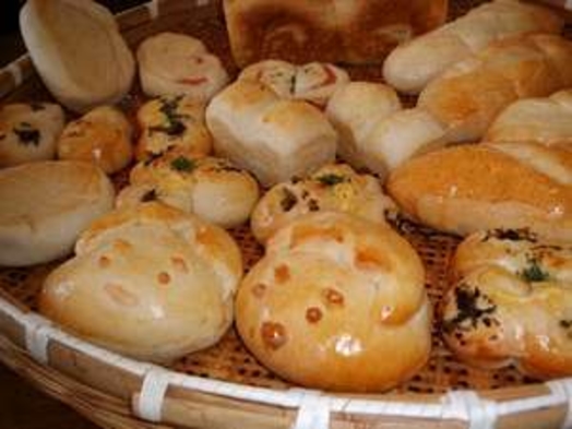 野沢温泉村で１３か所の外湯めぐりとお宿の郷土料理を味わおう朝焼き立てパン夜十割そばをどうぞ
